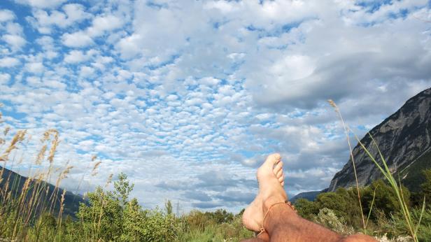 bare feet in the sky by travel photographer Jacques Aloïs Morard